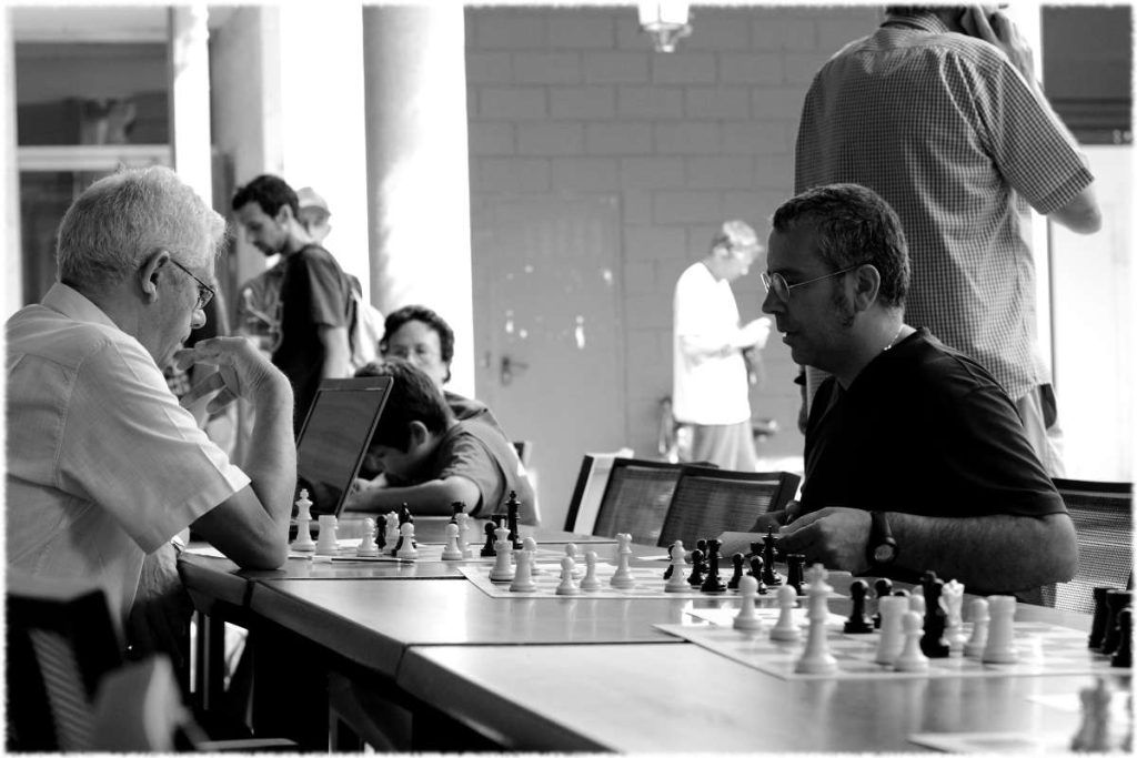 Briefbeschwerer, Schach, Straße